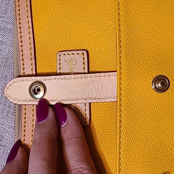 Dooney & Bourke - Letter Carrier leather crossbody bag - Picture 6 of 13